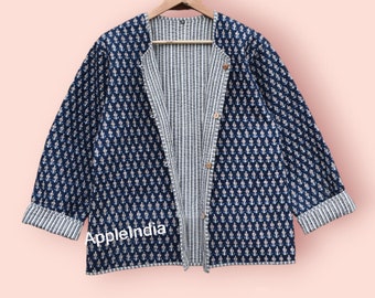 Giacca trapuntata reversibile blu con stampa a blocchi, cappotto invernale/estivo da donna, giacca boho Kantha fatta a mano, giacca bomber da ragazza, regalo per damigella d'onore in jeans