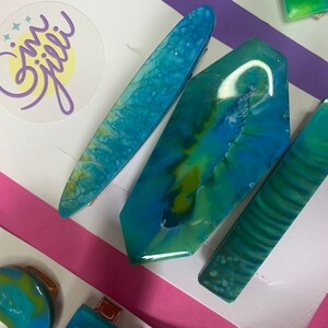 Pinzas para el cabello verde, azulado y fluo