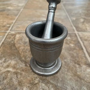 Vintage Unbranded Pewter Mortar & Pestle Apothecary Crusher Grinder