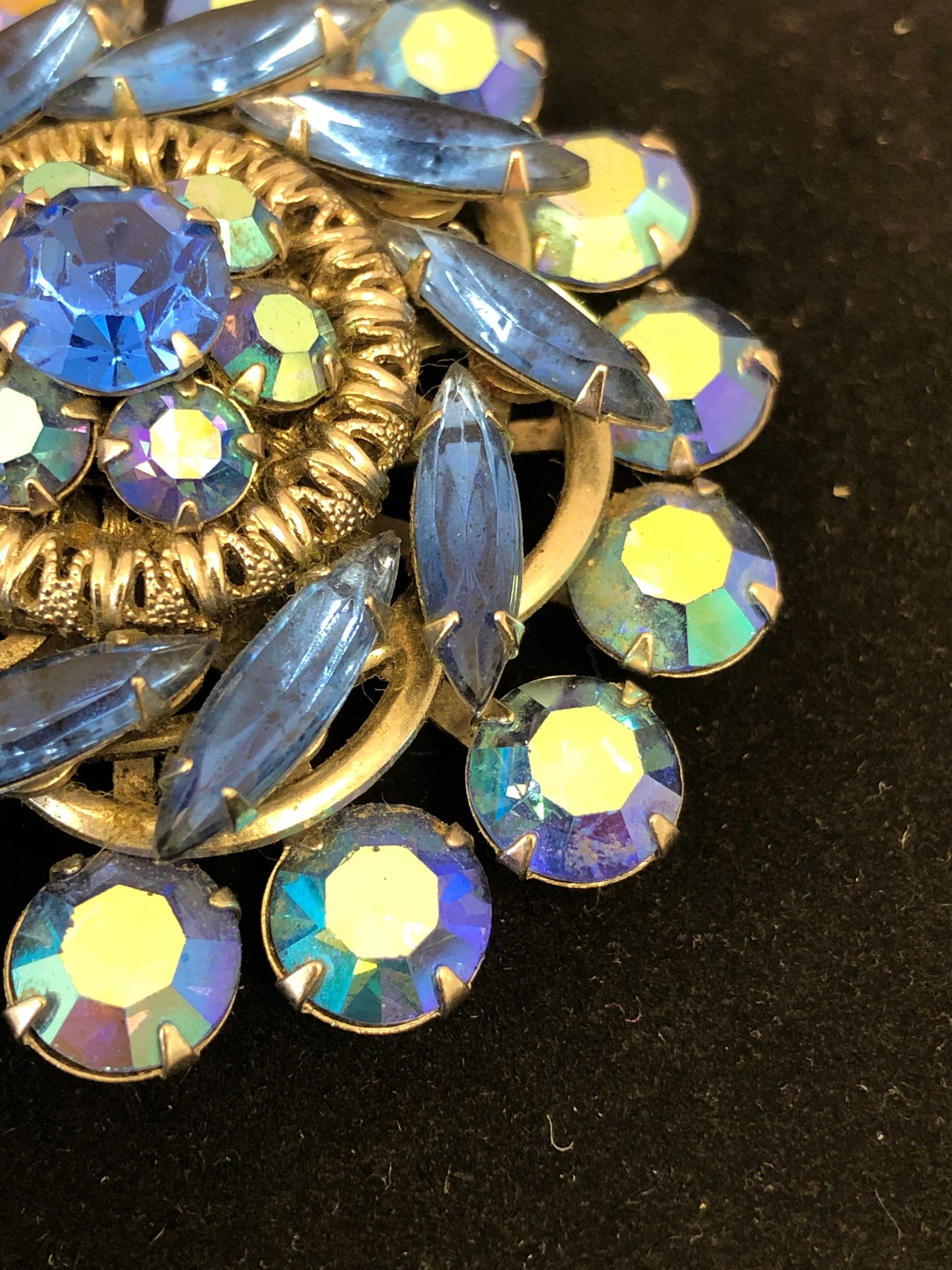 Details about   Stunning Cobalt Blue & Green Aurora Borealis Rhinestone Brooch & Earrings 