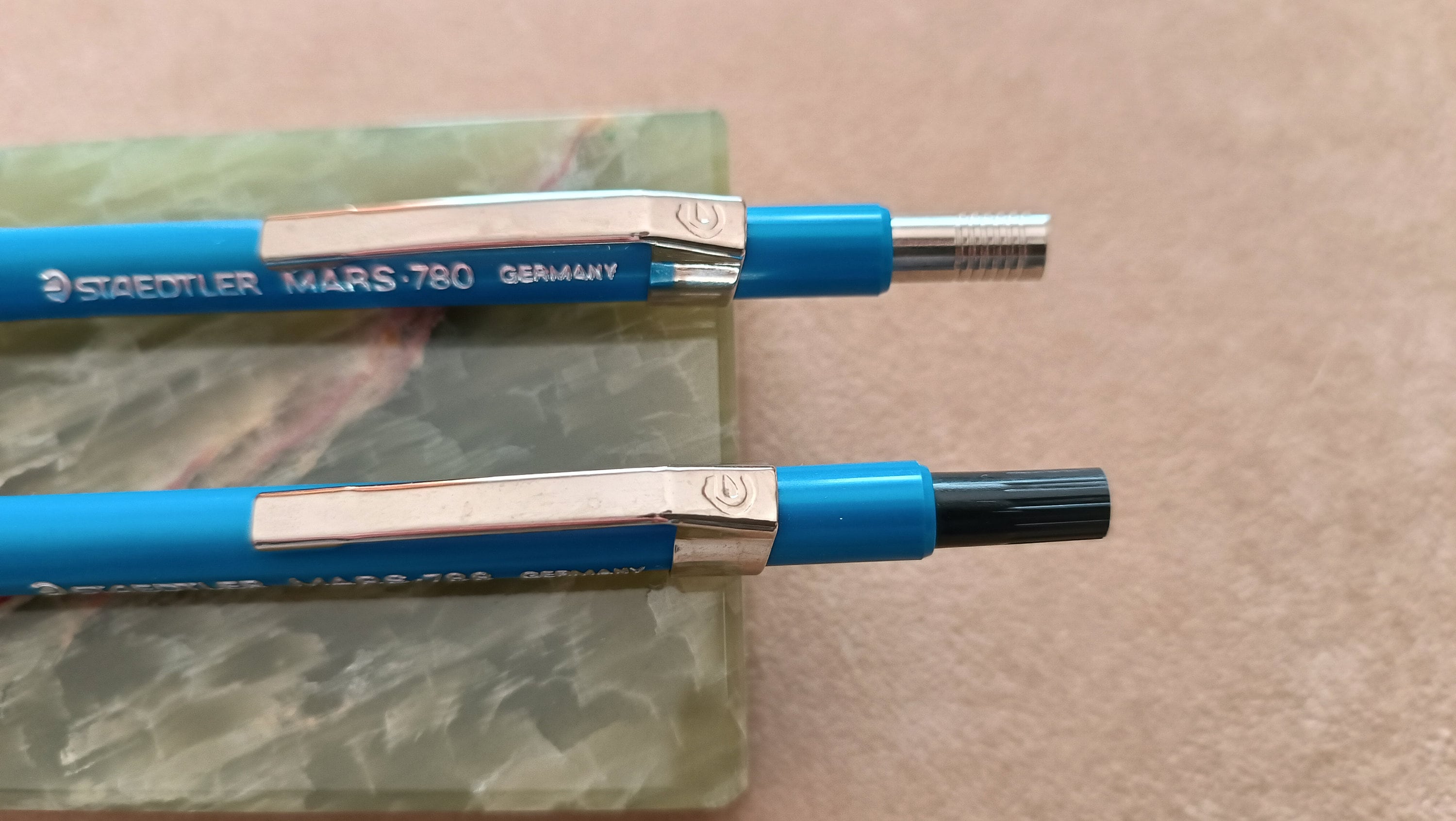 Staedtler Mars Technico 780 C Crayon mine avec clip en métal et mine HB, boîte à pointe Staedtler Mars Technico 780 C Crayon mine avec clip en métal et mine HB, boîte à pointe