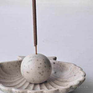 PETTINE Scallop Pearl Shell Incense Stick Holder | Handmade Home Shelf Decor
