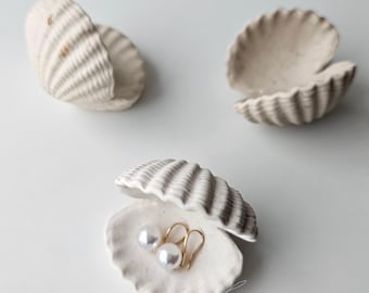 Handmade Jesmonite Shell Dish: Jewelry Ring Holder, Essential Oil Diffuser