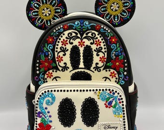 Mochila Loungefly de Mickey Mouse del Día de Muertos / Mochila Loungefly de Mickey Mouse con calavera de azúcar y diamantes de imitación / Mochila Loungefly de Mickey Mouse con brillos