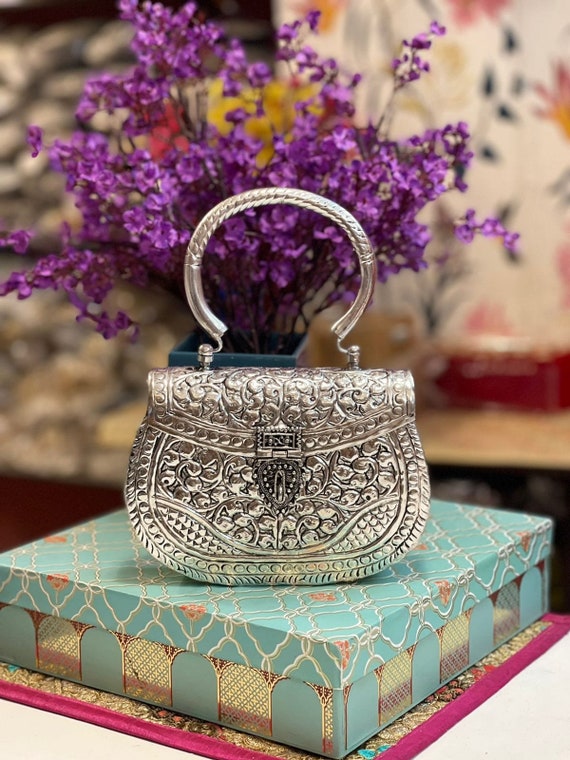 Buy Antique Silver Purse With Fancy Emerald Stone 340VB603 Online from  Vaibhav Jewellers
