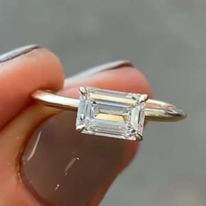 East West Emerald Engagement Ring, 2.5 CT Emerald Moissanite Engagement Ring, 14K Gold Emerald Moissanite Engagement Ring, East West Ring.