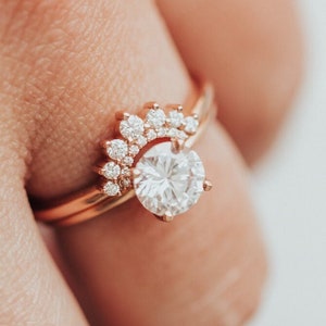 1.0 CTW Round Moissanite Engagement Ring, Starburst Round Engagement Ring Set, Round Solitaire Ring with Wedding Band, Gift,Anniversary Ring