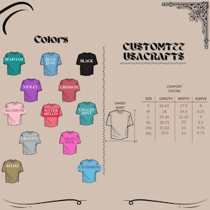 Op de afbeelding: Afbeelding met t-shirts in verschillende kleuren: Seafoam, Blue Jean, Zwart, Violet, Crimson, Blossom, Watermeloen, Chalky Mint, Graniet, Neonroze, Khaki en Chambray. Een maattabel toont de afmetingen in cm.