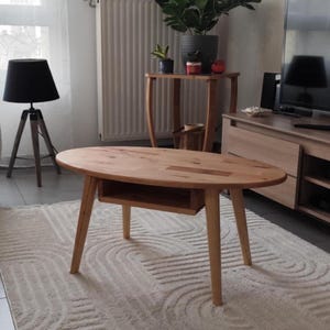 Oval coffee table in solid beech