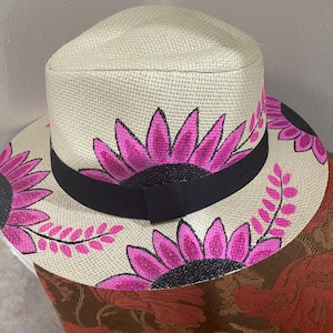 Handbemalte Fedora Sommer Sonnenhut Strand Urlaub Hut Einzigartige Strohhut Geschenk für Sie Mode Accessoire Floral Rosa Sonnenblume Gartenparty