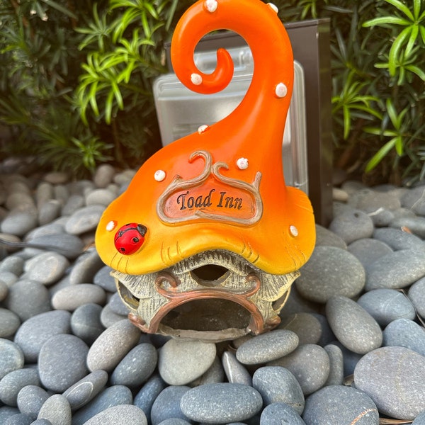 Toad House, Garden Mushroom