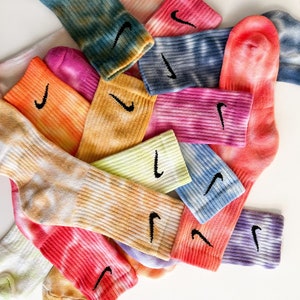 Meias Nike Tie-Dye personalizadas ICY | Meias esportivas tingidas à mão em várias cores e tamanhos | Meias unissex coloridas