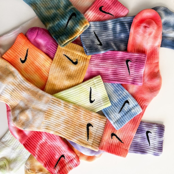 Batik Nike Socken | Handgefärbte Sportsocken in verschiedenen Farben & Größen | Bunte Unisex Socken