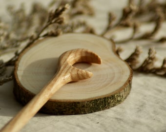 Half-moon shaped hair pick made of handmade recycled wood