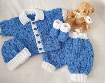 Modello a maglia SR009 *Set bambino DK* Cardigan, pantaloni, cappello e scarpine* 3 taglie * Bambino da prematuro a 3 mesi * Bambola rinata 16-22 * Ragazzo/Ragazza - Italia Modello a maglia SR009 *Set bambino DK* Cardigan, pantaloni, cappello e scarpine* 3 taglie * Bambino da prematuro a 3 mesi * Bambola rinata 16-22 * Ragazzo/Ragazza - Italia