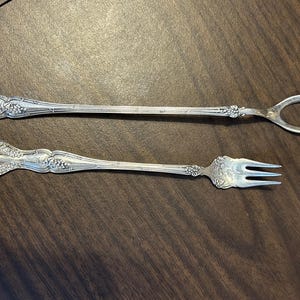 ヴィンテージ ロジャーブラザーズ シルバープレート オリーブフォークとカクテルフォーク グレープパターンセット
