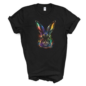 バニーシャツ | カラフルなウサギのTシャツ | ネイティブアートTシャツ | 先住民族の象徴的な動物のシャツ | レインボーカラーのタイダイTシャツ | ユニセックス
