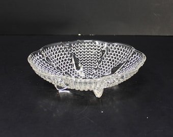 Vintage Hazel Atlas redondo de vidrio transparente hobnail 4 patas dulces / plato de baratijas, borde festoneado