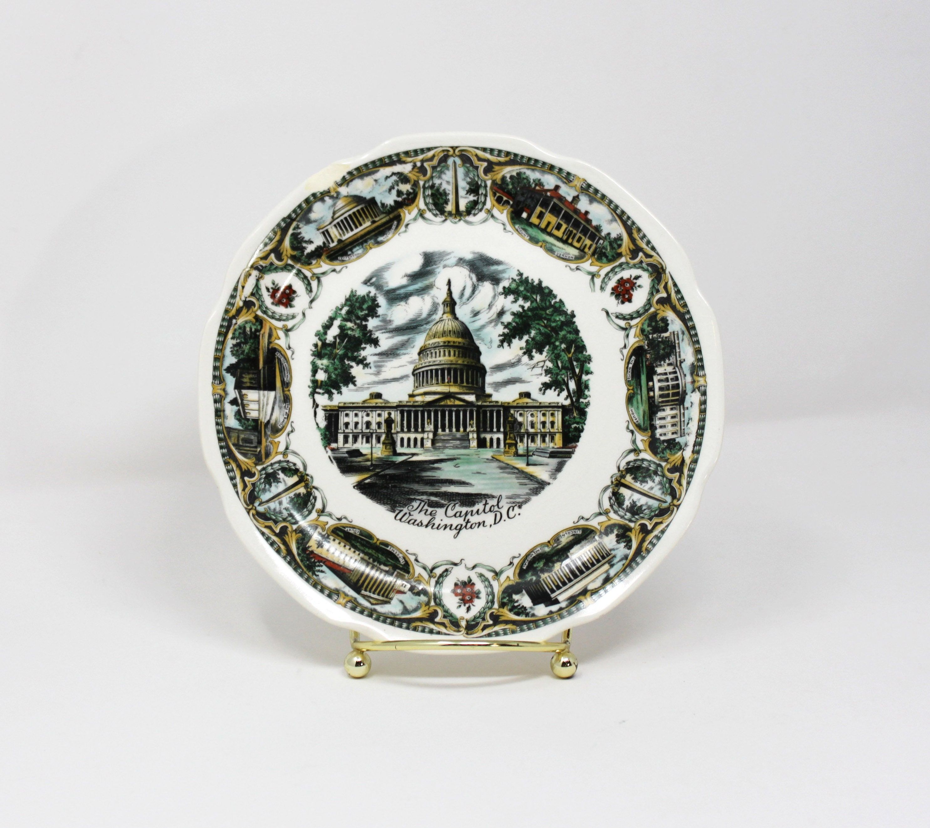 Vintage ceramic Washington D. C. souvenir collector plate featuring pictures of the Capitol and other historic buildings