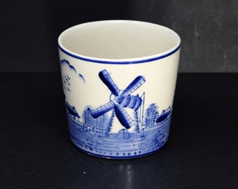 Utensilios de cocina de maceta de flores estilo Delft de cerámica azul y blanca vintage con molino de viento, barcos, pájaros voladores, detalle de nubes
