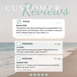 Puede incluir: Una captura de pantalla de rese&ntilde;as de clientes para un producto. Las rese&ntilde;as se muestran en un cuadro blanco con un icono azul y texto. Las rese&ntilde;as son positivas y mencionan que el producto es &uacute;til, f&aacute;cil de usar y un salvavidas. El fondo es una imagen borrosa de una playa.