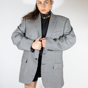Italian cashmere houndstooth blazer.