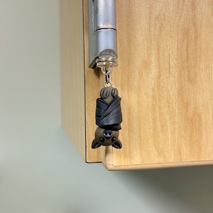 Hanging Bat Hinge Decor: Magnetic Miniature Figurine