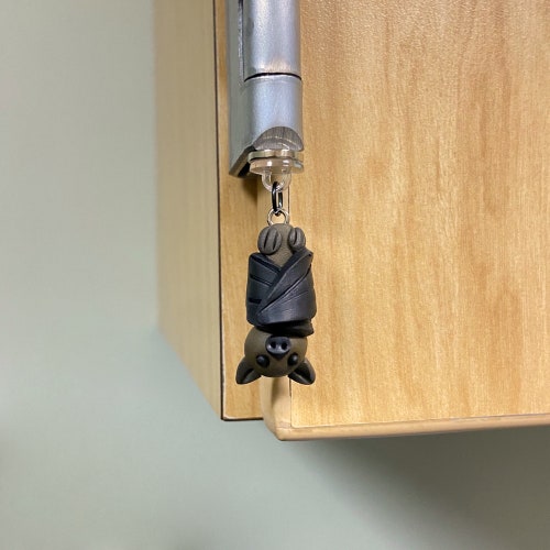 Décoration suspendue avec charnière de chauve-souris : figurine miniature magnétique