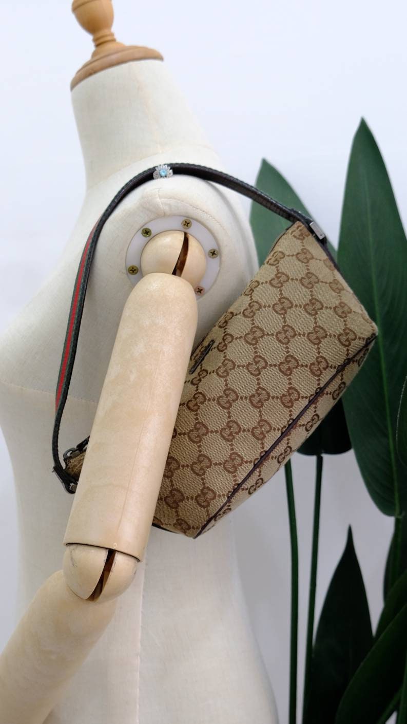 Authentic Vintage Gucci Shoulder Pouch Handbag GG Canvas 