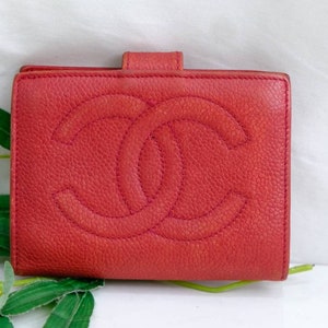 Vintage CHANEL red caviar leather wallet with large CC logo