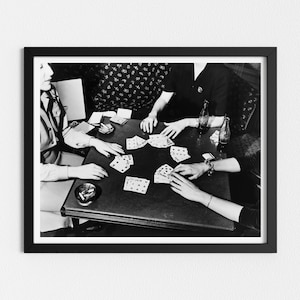 Foto vintage stampabile / Donne che giocano a poker / Arte da bar degli anni '40 / Arte in bianco e nero / Notte tra ragazze / Stampe scaricabili