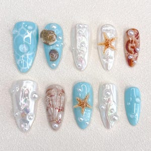 Elegant Ocean Nail Set, Seashell Press-On Nails, Starfish Nail Art, Iridescent Nails, White Pearl Details, Beach Themed Manicure