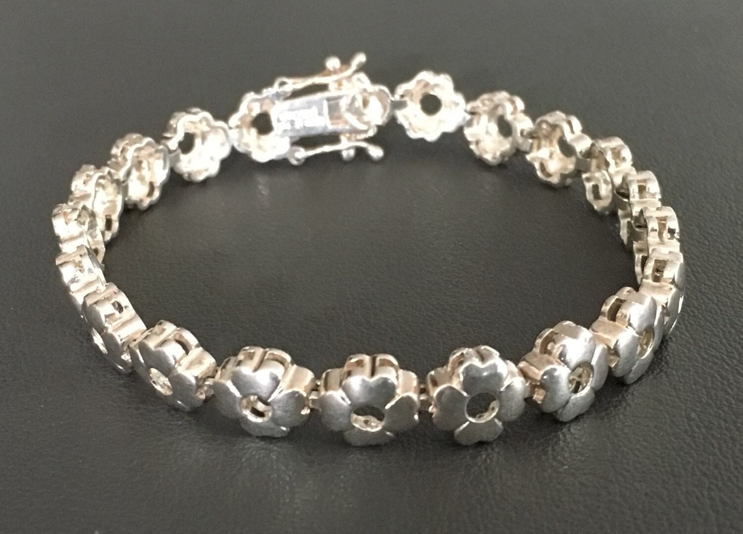 Thai Sterling Silver Link-on-Link Bracelet – 100Sterling