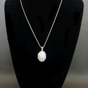 Vintage ITALY 925 Silver Rope Chain with Oval Shell Locket Pendant Necklace