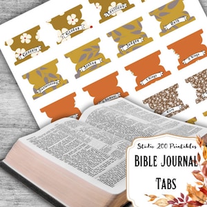 Puede incluir: Pestañas imprimibles para diario de la Biblia con colores y patrones otoñales. Las pestañas incluyen los nombres de los libros de la Biblia: Génesis, Éxodo, Levítico, Deuteronomio, Josué, Jueces, Rut, 1 Reyes, 2 Reyes, 1 Samuel, 2 Samuel, Esdras.