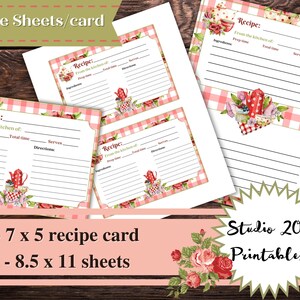 Puede incluir: Tarjetas y hojas de recetas imprimibles con un patrón de cuadros rosa y blanco y detalles florales. Las tarjetas miden 7 pulgadas por 5 pulgadas y las hojas 8,5 pulgadas por 11 pulgadas. El texto en las tarjetas dice "Receta: De la cocina de: Tiempo de preparación Tiempo total Sirve Instrucciones".