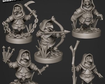 Puede incluir: Cinco figuras en miniatura de personajes con forma de pájaro en varias poses. Una figura sostiene una guadaña y una cadena, otra una flecha y un arco, y una tercera una espada y un tridente. Las figuras llevan capas con capucha y están sobre bases circulares.