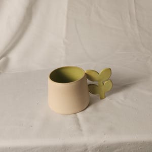 green leaf handle mug