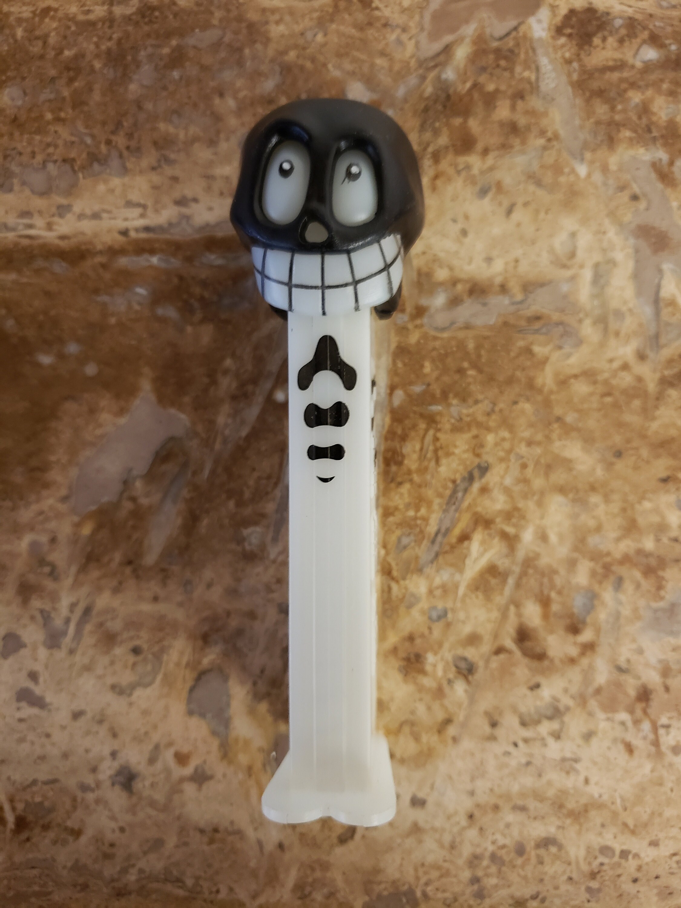 PEZ ペッツ　ブラック　スカル Vintage Black Skull Pez Dispenser. - Etsy