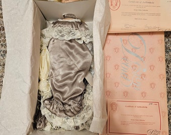 muñeca de porcelana antigua