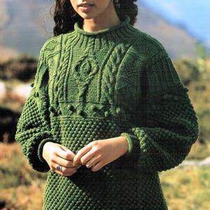 Vintage Strickmuster PDF Aran Guernsey Tunika Stil Pullover Pullover Pullover Damen Mädchen 32-40 in Traditionellen Stichen Zopfmuster Brombeere