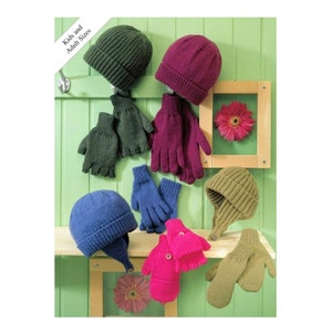 Può includere: Assortimento di berretti e guanti a maglia in vari colori, tra cui verde, viola, blu e rosa. Il testo "Kids and Adult Sizes" è visibile nell'angolo in alto a sinistra dell'immagine.