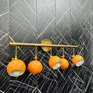 Customized Mid-Century Modern 5-Ball Wall Fixture Retro-Inspired Elegant Brass Lighting Stylish Makeup Mirror Fixture Wall Light for Vanity