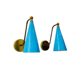 Applique murale Mid-Century en laiton, Italie - Forme conique bleue design Diabolo des années 1950 avec lumière réglable