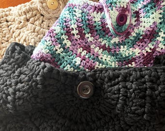 Bolsos de hombro de crochet con forma de media luna