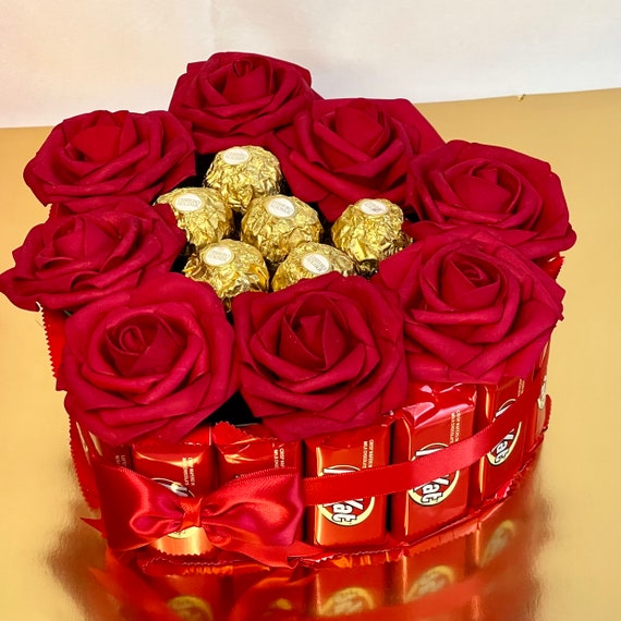 Regalo para San Valentin Chocolates y Rosas Ecuador.