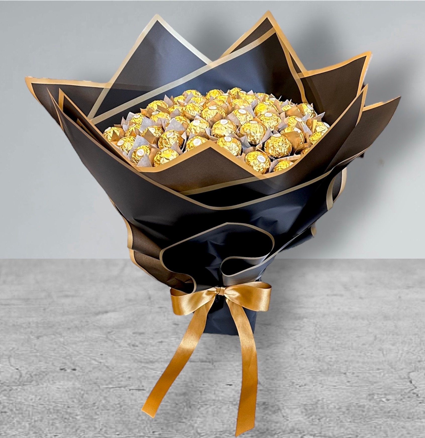 Ferrero Rocher Chocolate Bouquet: Elegant Gift
