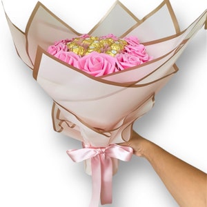 Pink Roses Bouquet with Ferrero Rocher Chocolotes. Gift for Mother, Friend, Birthday or Any occasions. Thank you, Get well Bouquet imagem 5