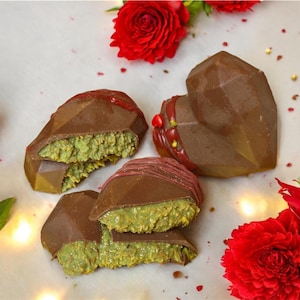 Heart Dubai Chocolate Bar - Limited edition | Pistachio Kunafa Chocolate Bar