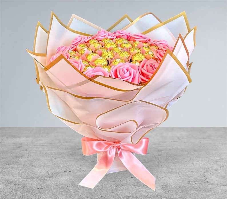 Pink Roses Bouquet with Ferrero Rocher Chocolotes. Gift for Mother, Friend, Birthday or Any occasions. Thank you, Get well Bouquet imagem 1